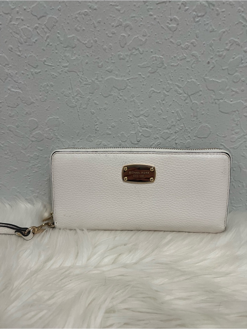 Michael Kors White Pebbled Leather Zip Wallet with Gold Plaque